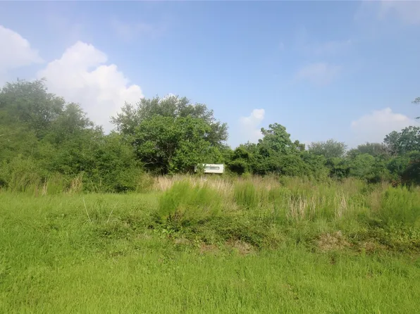100 Kelly Ln, Anahuac, TX 77514