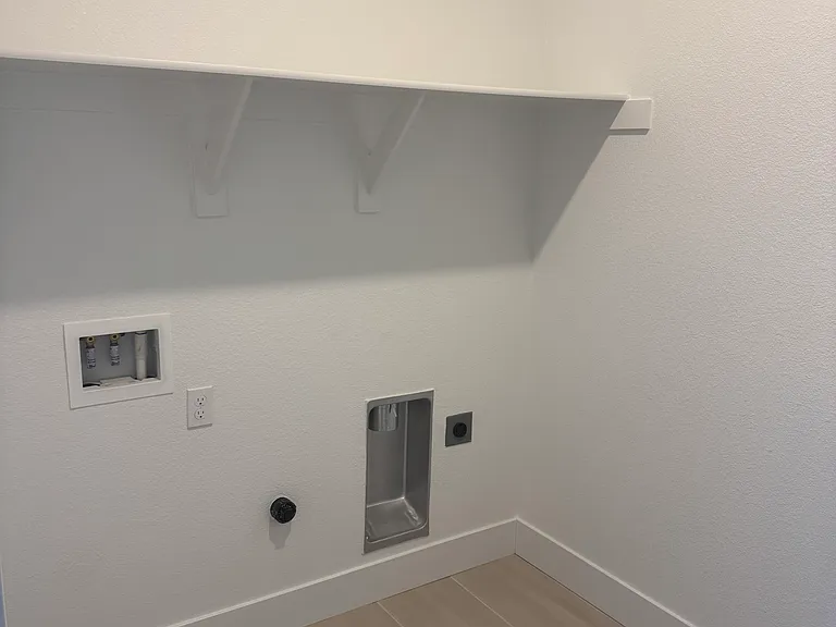 248 N Venice Pl — Photo 8