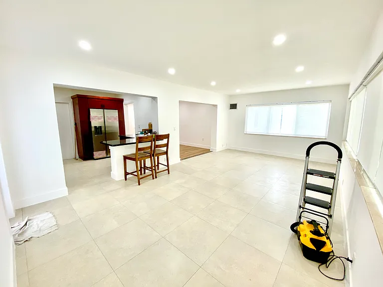 3250 SW 18th Ter — Photo 14