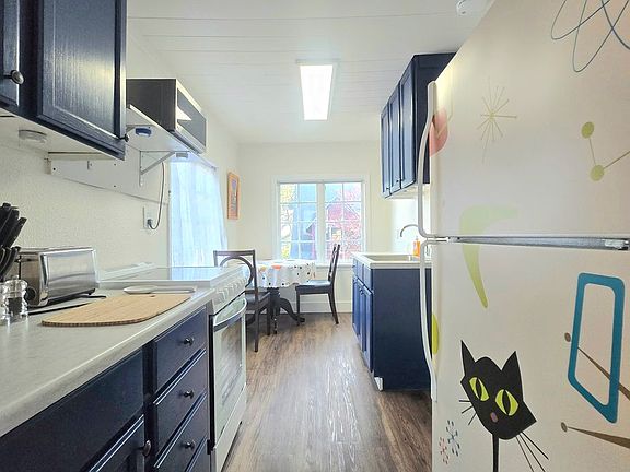5th image of 717 Franklin St APT 4