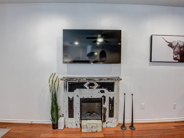 1815 Lewis St — Photo 7
