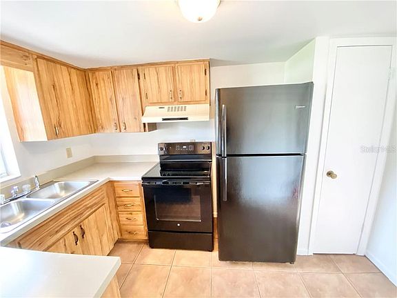 4th image of 1709 Lakewood Ave