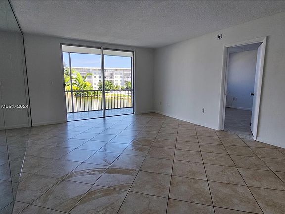 4th image of 2851 Leonard Dr APT J305