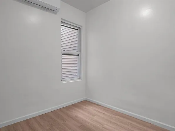 681 Rhinelander Avenue image 15 of 29