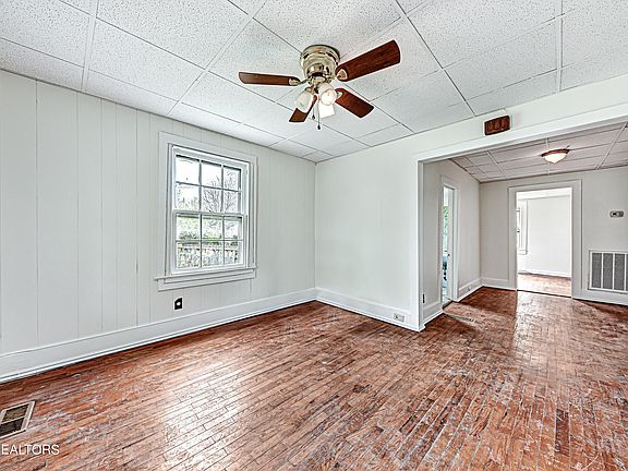 4th image of 2528 E Glenwood Ave