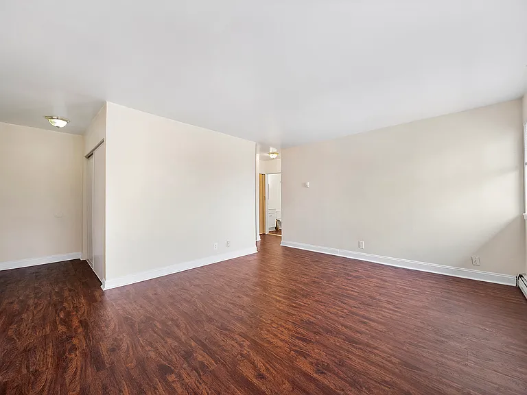 Virginia Arms Apartments — Photo 13
