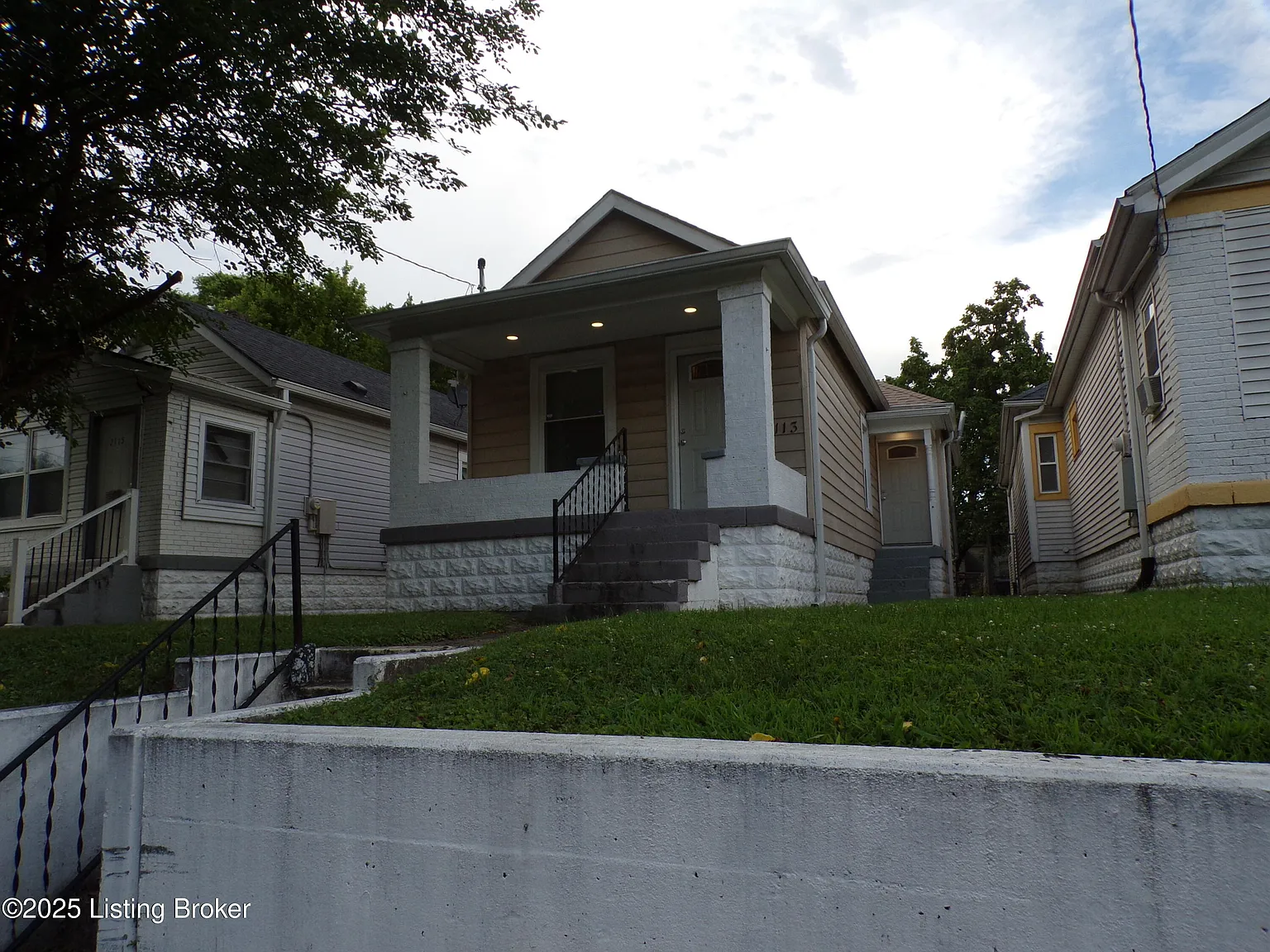 2113 Dumesnil St photo 1