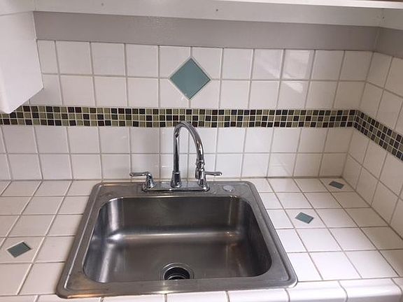 5th image of 70 Glendora Ave APT 9
