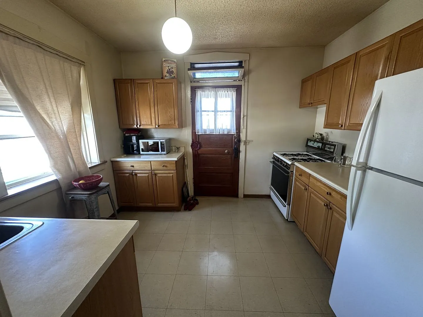 1 bed, 895 sqft, $1,450 — Photo 4