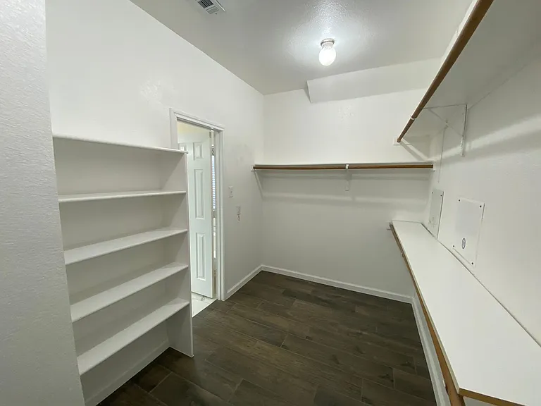 5668 Imperial Meadow Dr — Photo 19