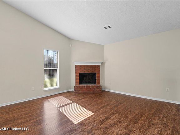 3rd image of 10417 Amanda Dr