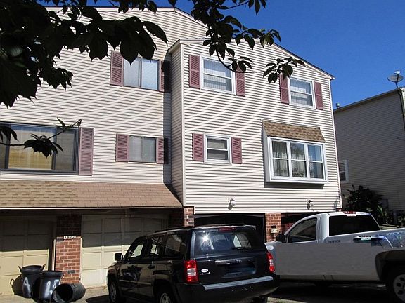 3rd image of 1519 Stoney Ln #B