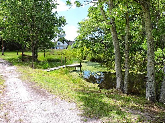5th image of 3710 Island Pond Dr