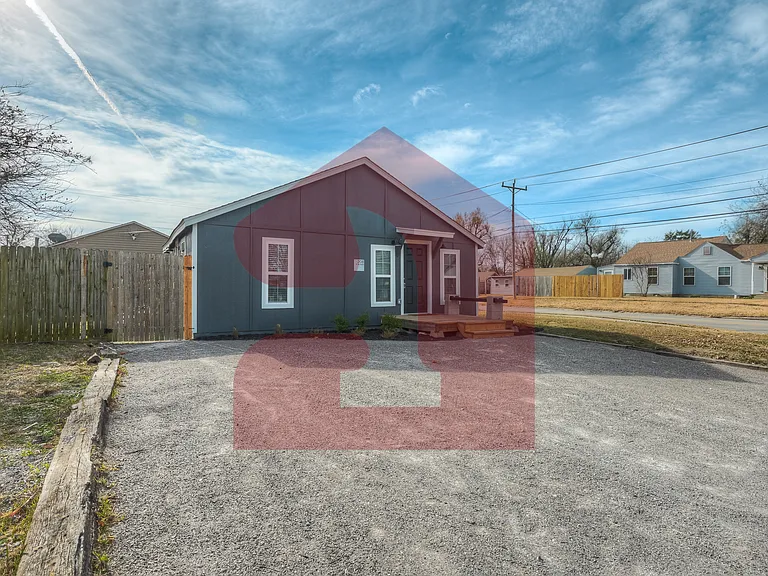 208 E Mosier St — Photo 2