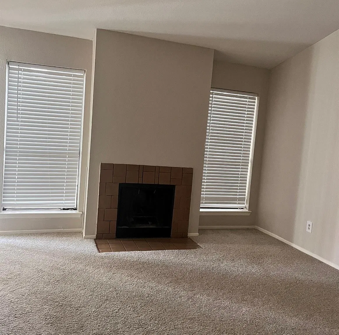 1 bed, 1.5 bath, 1029 sqft, $1,200 — Photo 4