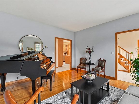 4th image of 315 Harvest Ln