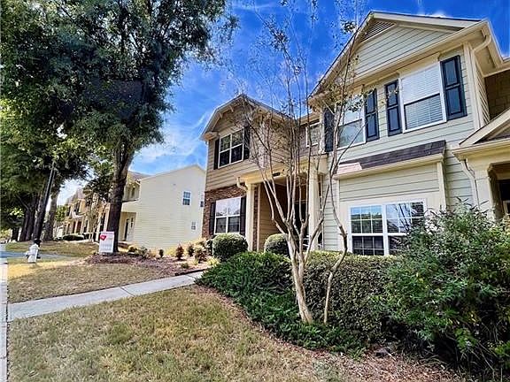 4th image of 2442 Suwanee Pointe Dr