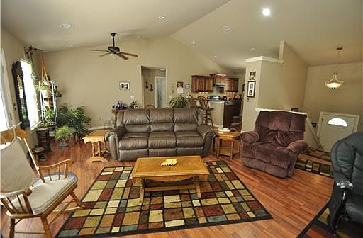 3rd image of 187 Dogwood St