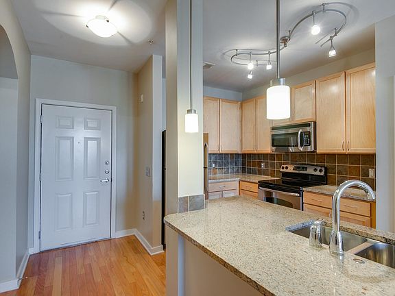 3rd image of 3000 Vanderbilt Pl APT 212