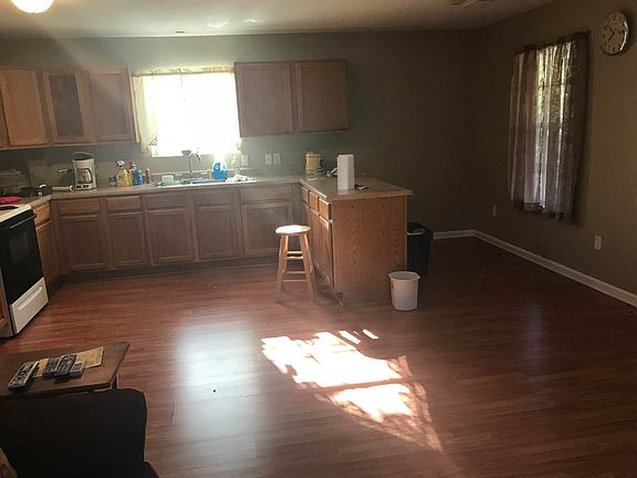 4th image of 5037 5th Ave