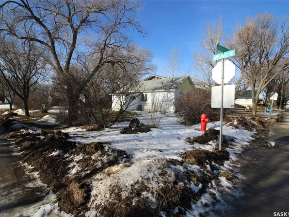 605 3rd Street W, Shaunavon, SK S0N 2M0