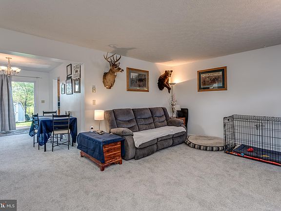 4th image of 208 Freeton Ct