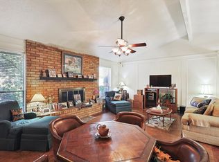 2312 Indian Creek Dr, Irving, TX 75060