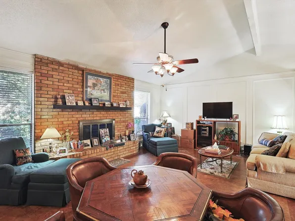 2312 Indian Creek Dr, Irving, TX 75060