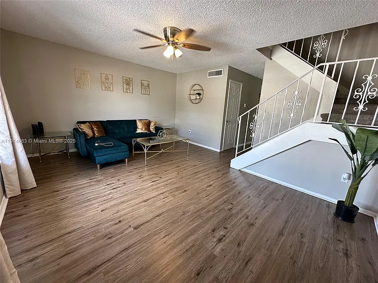 6060 Village Cir #6060 — Photo 4