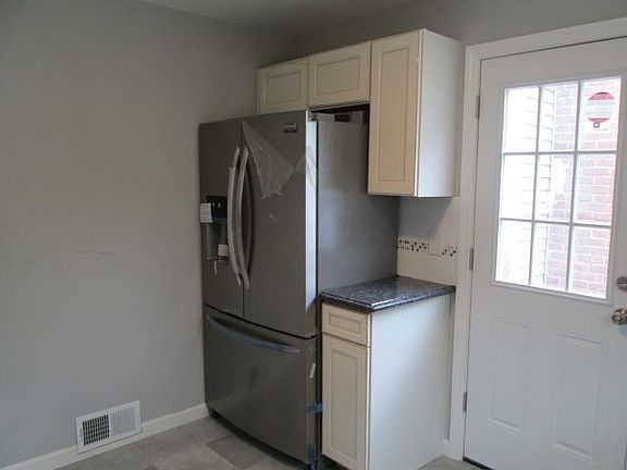 2nd image of 600 3rd Ave