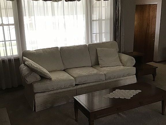 5th image of 202 E Greenwood Ave