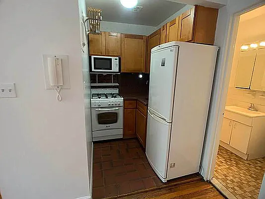 Rented by J PRESTON AND ASSOCIATES INC | media 9