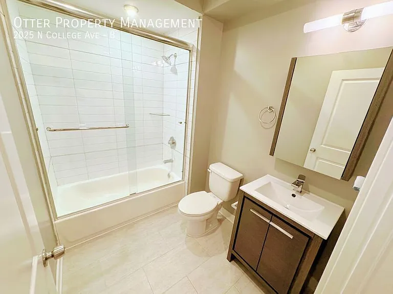 2025 N College Ave #B — Photo 22