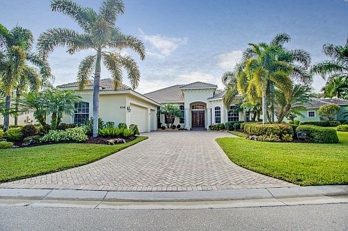 2nd image of 2718 Olde Cypress Dr