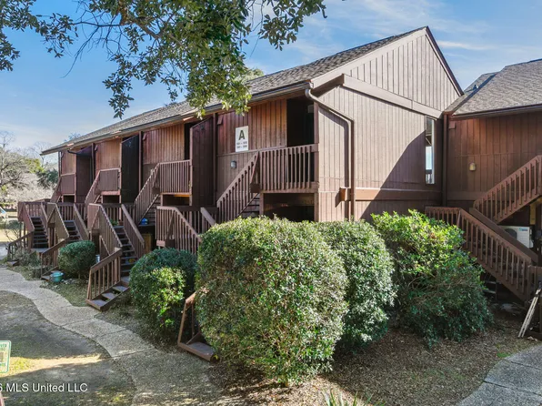 205 Lakeside Villa #A, Diamondhead, MS 39525