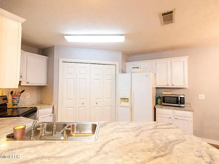 200 Kings Ridge Cv — Photo 3