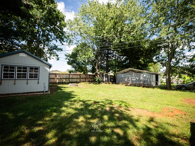 250 Lynnwood Dr — Photo 15