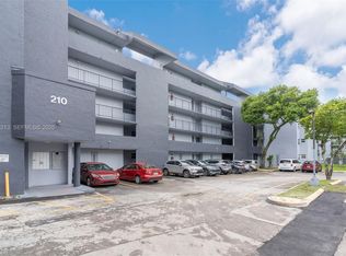 210 Fontainebleau Blvd APT 410, Miami, FL 33172