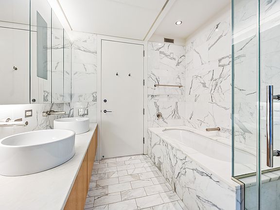 5th image of 18 W 48th St APT 8C