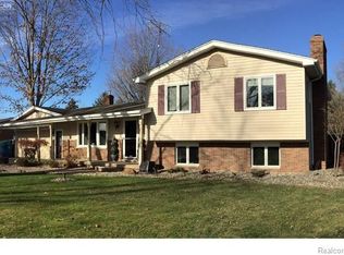 9136 Beecher Rd, Flushing, MI 48433