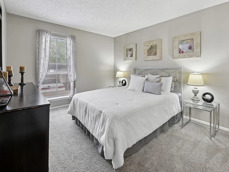 Westdale Pointe — Photo 13