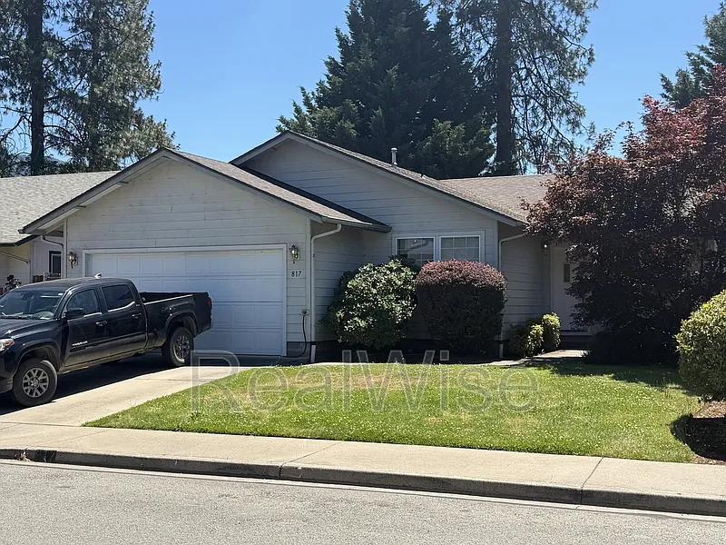 3 bed, 2.0 bath, 1298 sqft, $1,995 — Photo 3