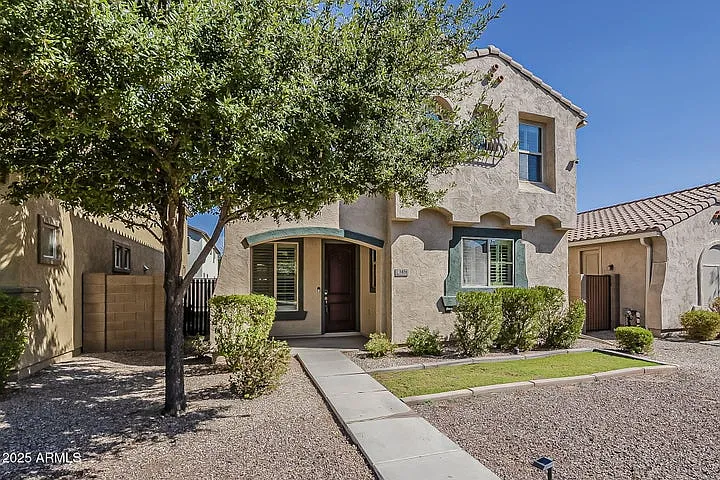 3 bed, 2.5 bath, 1989 sqft, $2,500 — Photo 1