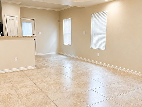 3rd image of 6946 Lakeview Dr.