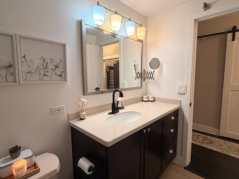 843 W Adams St — Photo 12