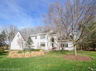 7478 Lindenmere Dr, Bloomfield Hills, MI 48301