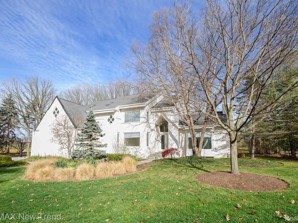 7478 Lindenmere Dr, Bloomfield Hills, MI 48301