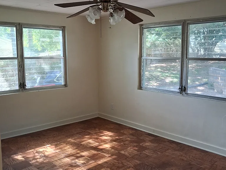 411 Barclay Ave — Photo 6