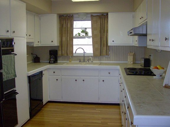 Double ovens and hardwood flooring