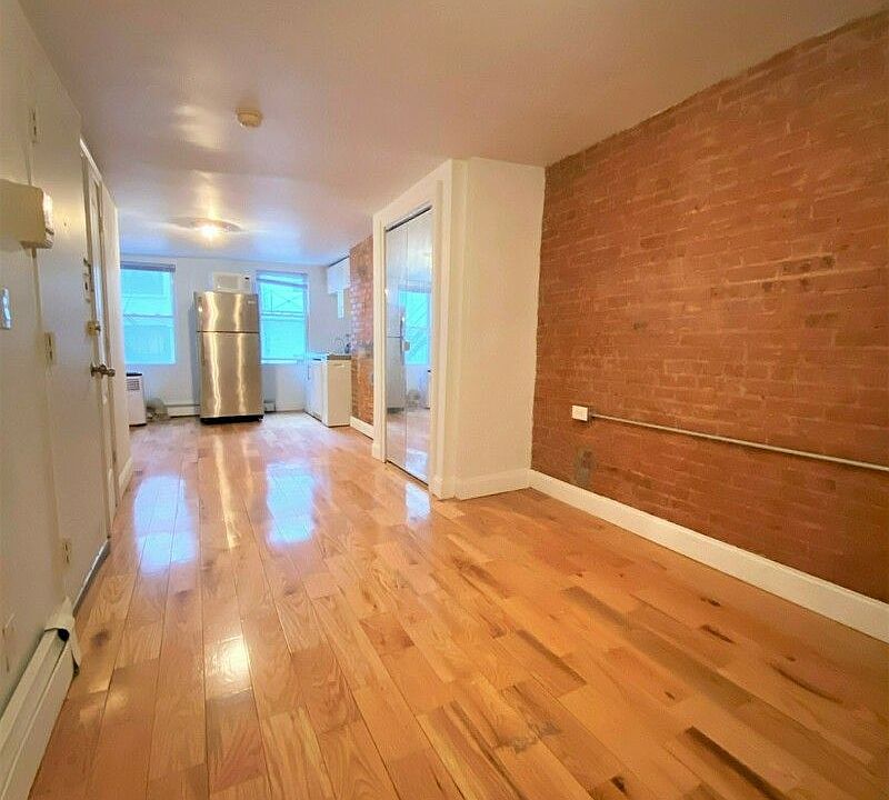 1st image of 425 E 12th St #3